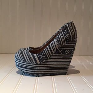 BRAND NEW Madden Girl Tribal Print Wedges sz 37